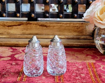 Waterford Crystal Salt & Pepper Shakers ~ Glandore-patroon ~ Nikkelzilveren topjes ~ Gemaakt in Ierland