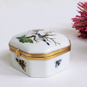 Francuska szkatułka na drobiazgi ~ Ceralene Raynaud Limoges Francja ~ Motyw motyla wewnątrz i na zewnątrz ~ Porcelanowa szkatułka malowana ręcznie ~ 2,75" kwadratowy ośmiokąt