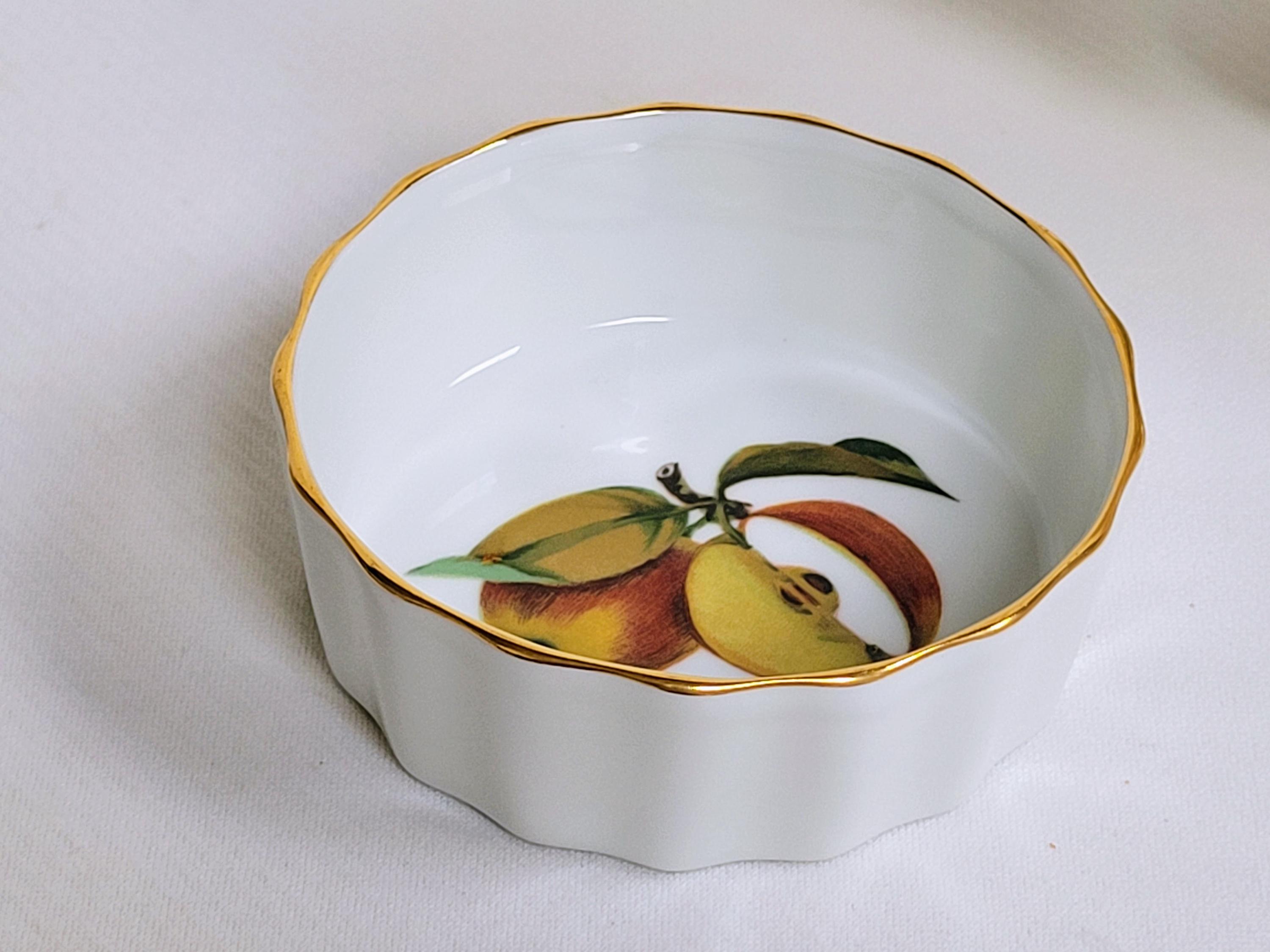 ロイヤルウースター イヴシャム キッシュ皿：アップル柄、ゴールド