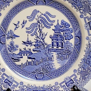 Prato de exposição de 10&quot; em pedra de ferro inglesa: Old Willow Blue Transferware
