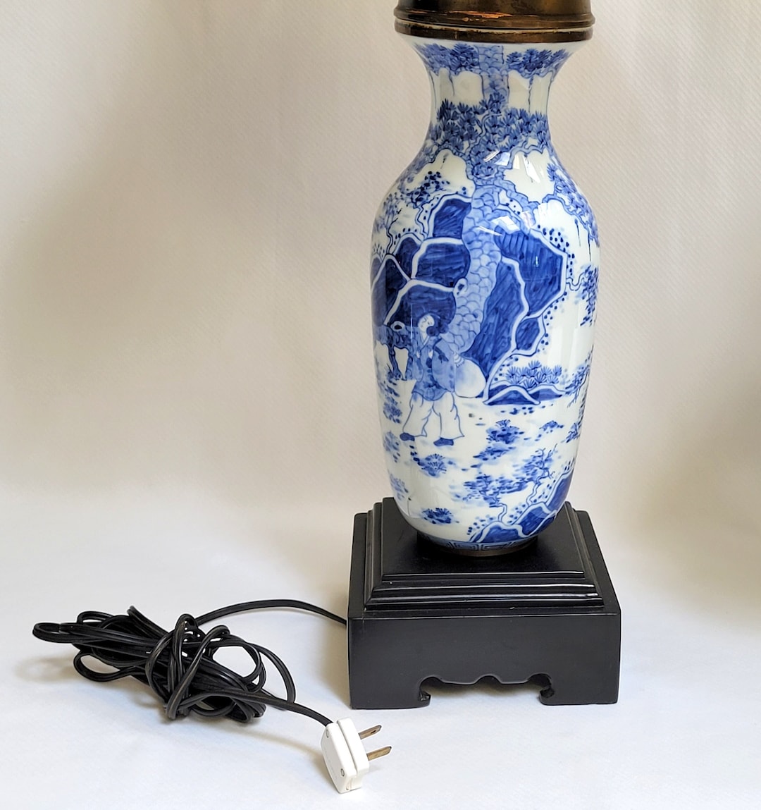 Antique Chinese Porcelain Vase Lamp Scene Depicts 3 Figures Watching