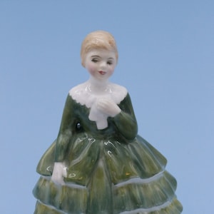 Royal Doulton Porcelain Figurine &quot;Belle&quot; HN 2340 Bone China Figure 4 1/2&quot; 1967