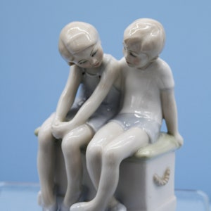 Vintage Royal Doulton Reflactions Figurine Good Pals HN 3132