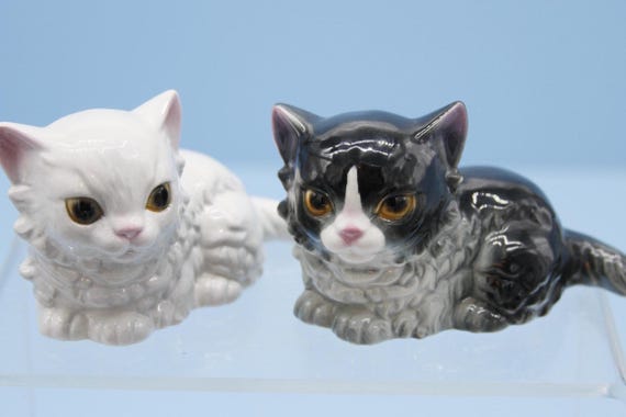 ヴィンテージ ゲーベル W ドイツ 白猫と黒猫の横たわる置物 子猫 子猫 