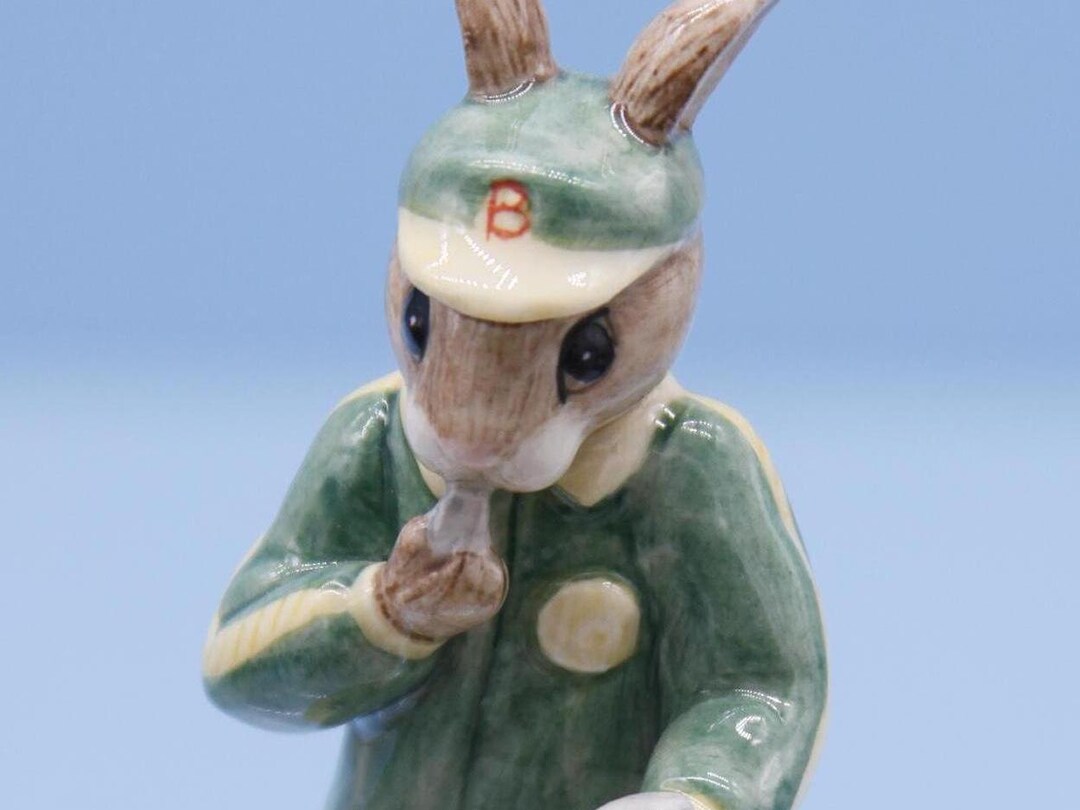 Royal Doulton DB253 Bunnykins of the Year 2002 Stop Watch Bunnykins 4 ...
