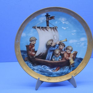 Vintage Hummel Columbus&#39;s &quot;Land in Sight&quot; plate 10 1/4&quot;  diameter
