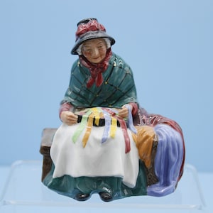 VINTAGE Royal Doulton Porcelain Figurine Silks and Ribbons HN2017, England