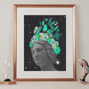 Encantador collage de estatuas griegas con corona de flores y transformación de mariposas - Arte surrealista para tu espacio