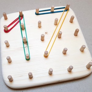 Montessori Geoboard, HOHE QUALITÄT, Pegboard, Entwicklungsspielzeug, Lernspielzeug, Mathe für Kleinkinder, Gummibandbrett, Holz Spielzeug Bild 2