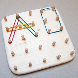 Montessori Geoboard, HOHE QUALITÄT, Pegboard, Entwicklungsspielzeug, Lernspielzeug, Mathe für Kleinkinder, Gummibandbrett, Holz Spielzeug Bild 6