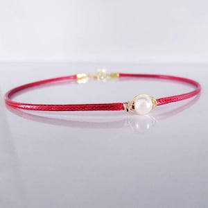 Red leather necklace, Leather and pearl necklace, Choker collar necklace for women, Thick pearl choker, Leather choker necklace, Pearl Choker