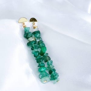 Dainty Green AVENTURINE earrings, Thread earrings, Raw crystal earrings, Raw gemstone earrings, Raw stone earrings, Healing stones,Hers gift