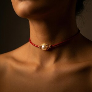 Simple gold choker, Red leather necklace, Leather and pearl necklace, Choker collar necklace for women, Thick pearl choker, Minimal Necklace