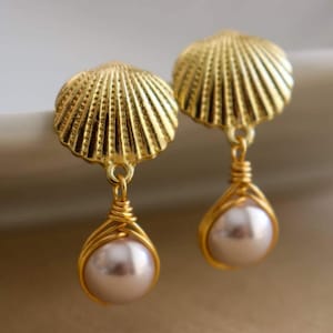 Pink Pearl Earrings, Gold shell earrings, Pink Pearl Drop Earrings, Dainty pearl earrings, Wedding Earrings, Bridesmaid Gift, Hers gift