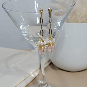 Chain drop Earrings, Pearl earrings wedding, freshwater earrings, Dangle Earrings, Light pink drop Earrings, link chain hoops, gifteds