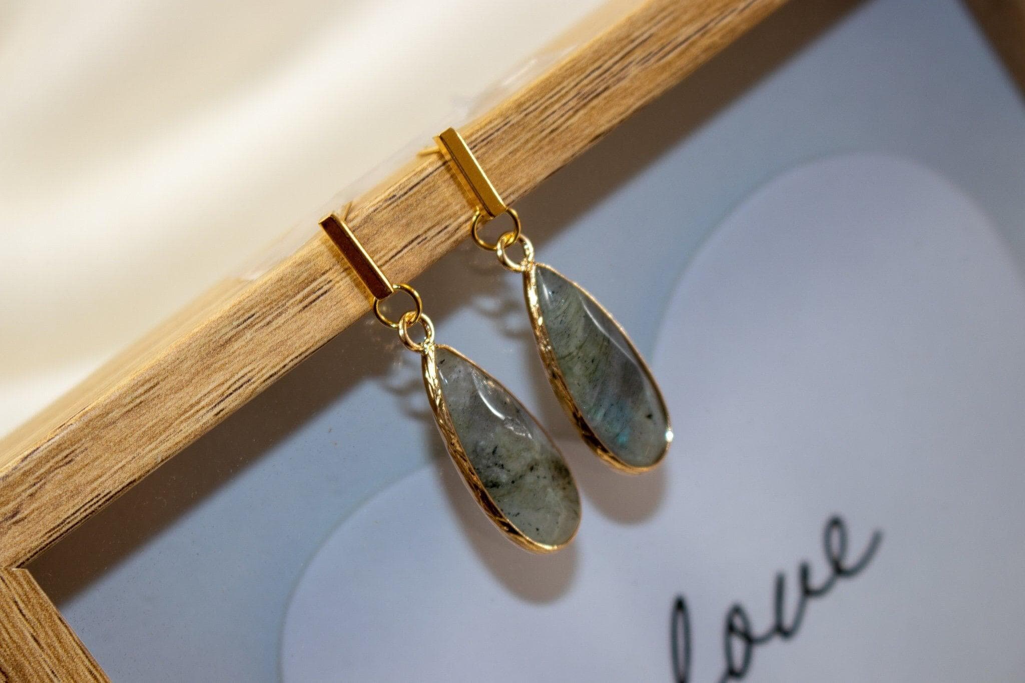 Labradorite gemstone, tear drop earrings, gemstone labradorite, crystal labradorite, dropping earring, stoned earrings, labradorite gift