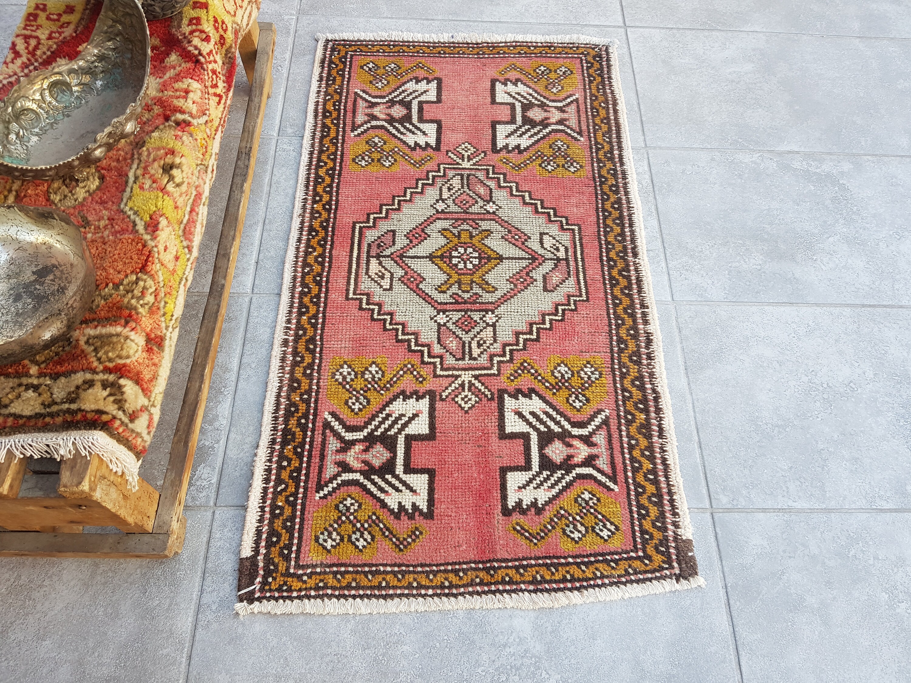 ヴィンテージオリエンタルデコ インドア デコレーション マット、2 x 3 フィート レッド ヴィンテージ