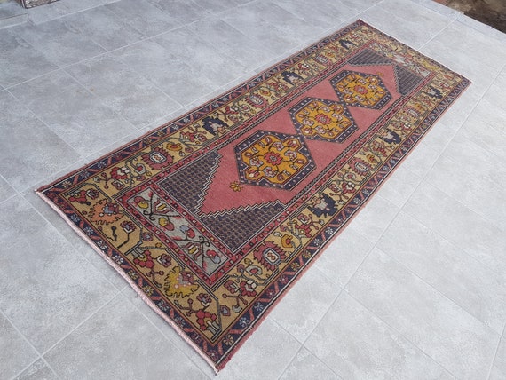 手織りウールのウシャックランナーラグ：3x9インチのヴィンテージ