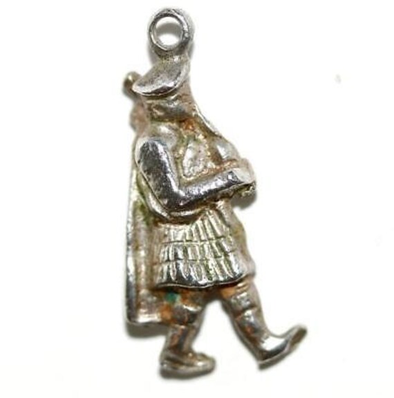Vintage silver PUFFY SCOTTISH BAGPIPE PLAYER detailed