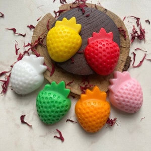 10 pezzi di saponette a forma di fragola, bomboniere per feste estive, bomboniere a forma di frutta, regali per invitati a matrimoni estivi, bomboniere di saponette semplici e dolci rosse