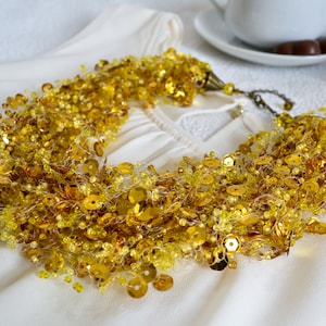Halsband med gult paljett, Halsband med strålande sol, Halsband med flera rader, Halsband med haklapp i lager, Tjockt iögonfallande halsband, Festsmycken
