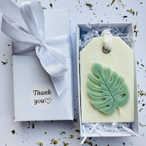 Destination wedding favors for guests gifts travel wedding favors ideas summer bridal shower party bridesmaid gifts monstera tropical gifts