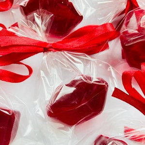 10 saponi labbra rosse, regali per baby shower "It's a girl", mini saponi rossi per San Valentino, bomboniere per la festa di rivelazione del sesso del bambino, bomboniere per la festa della sposa