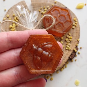 10pcs BEE strong favors, Meant to bee favors, Pair of honey soaps, Bee combs soap favors, Bee theme party favors, Country wedding favors