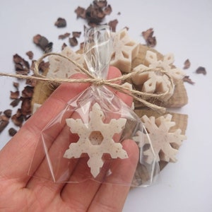 20pcs winter wedding favors, Small snowflake soap favors, Christmas guest gifts, Mini holiday coworkers gifts, Winter bridal shower favors