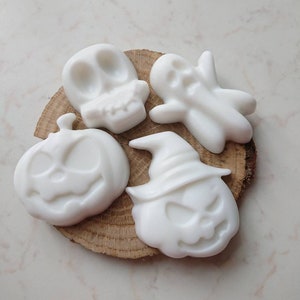 Halloween favors, 5pcs ghost/pumpkin soaps, Spooky soap favors, Skull/bat soap favors, Mini pumpkin pie favors, Halloween table decorations image 1