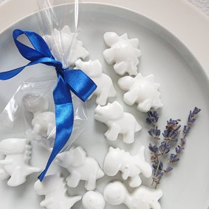 60pcs sapone da festa di dinosauro, regali di sapone per gli ospiti della doccia per bambini, genere rivela bomboniere, bomboniere per bambini animali, grazie bomboniere dino