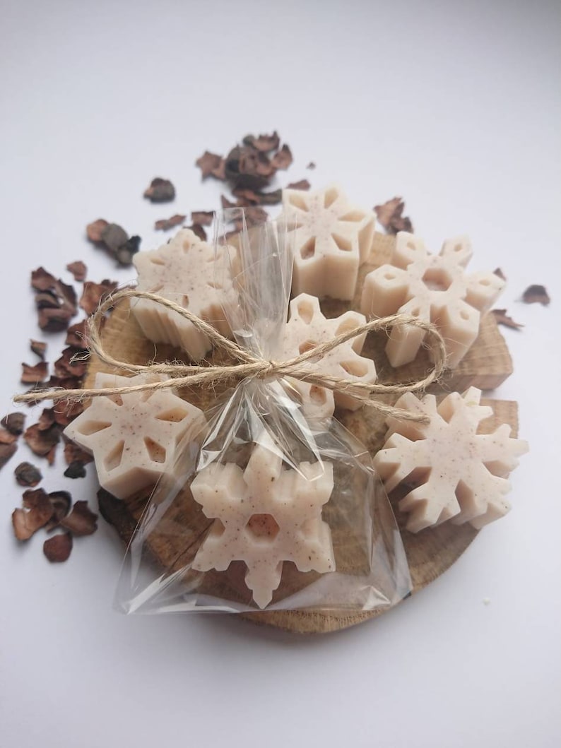 50pcs snowflake favors, Winter mini soap favors, Christmas guest gifts, Small holiday wonderland gifts, Winter wedding/bridal shower favors Packed soaps