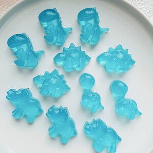 72pcs saponi di dinosauro blu, è un regalo per la doccia del bambino del ragazzo, il genere rivela i favori del partito, i favori del primo compleanno dei bambini degli animali, i regali del partito del dino blu