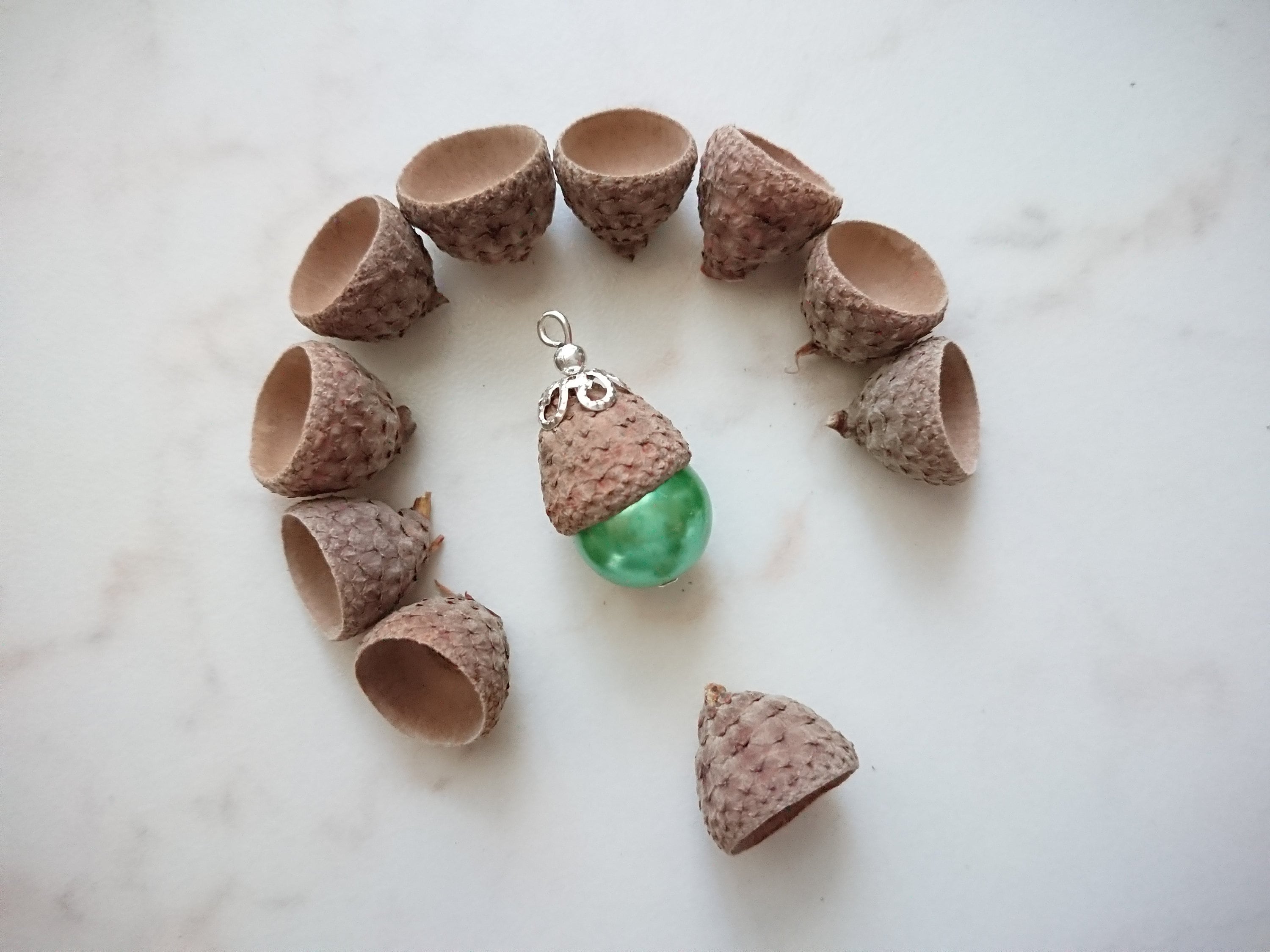 20pcs medium acorn caps with hole, Natural oak hats, Jewerly caps with hole, Felting jewelry supplies, Wooden bead caps, Real acorn bead hat