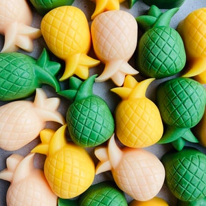 25 bomboniere Hawaii per feste tropicali sfuse, saponi gialli all'ananas per gli ospiti a forma di frutta per bomboniere per la prima festa di compleanno di un bambino