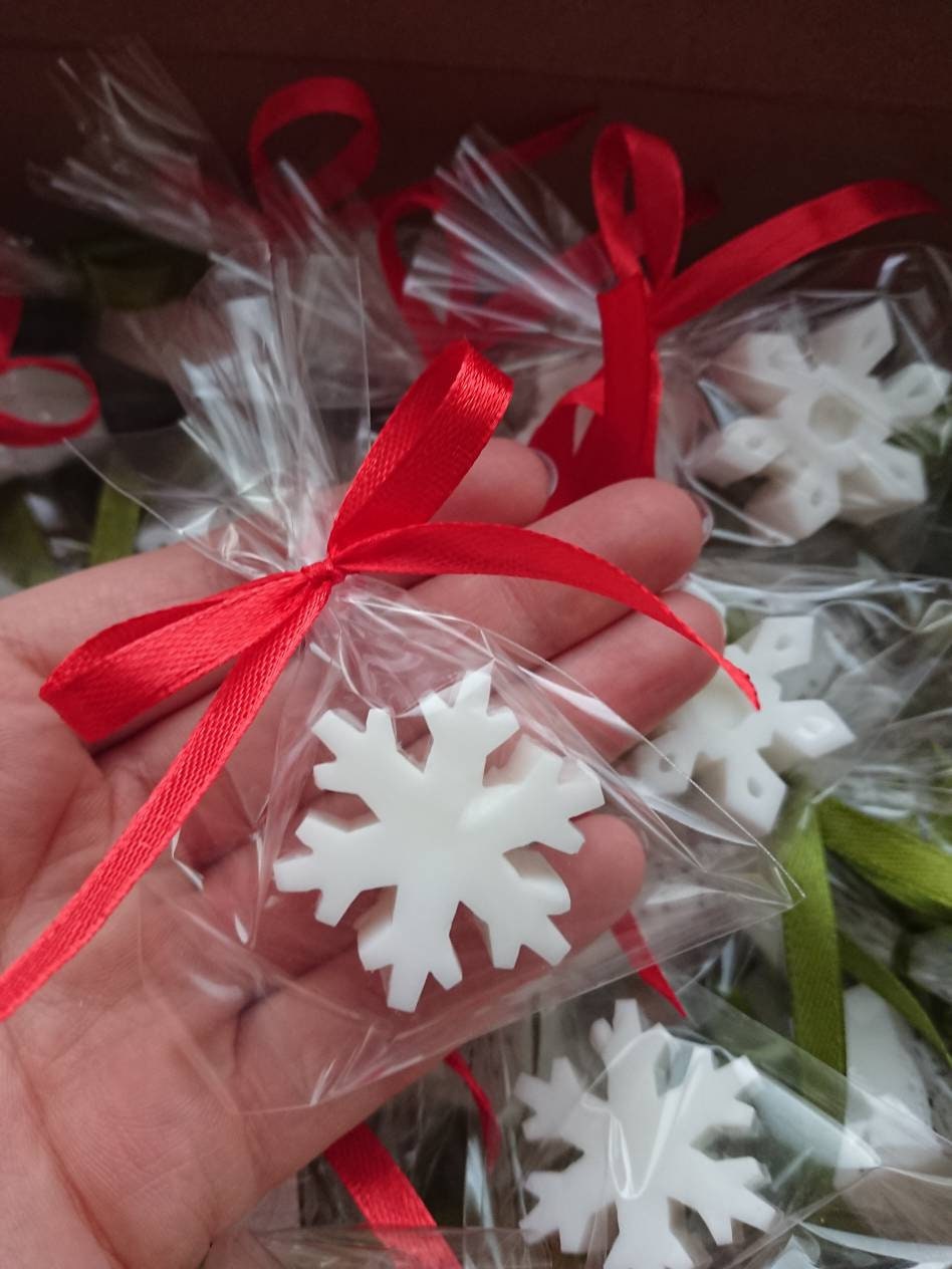 200pcs snowflake mini soaps, Christmas guest favors, Small holiday gift soaps, Winter wedding/bridal shower favors, Wonderland winter favors
