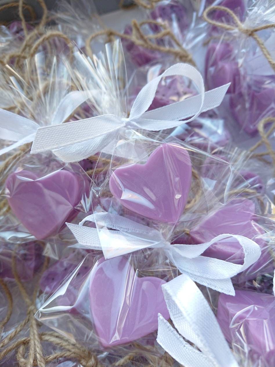 20 mini savons lilas en forme de cœur pour vos invités