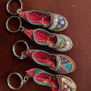 Multani Chappal Jutti Khussa Keychain Mini Desi Indian Pakistani Shoes Wedding Party Favors imagem 4