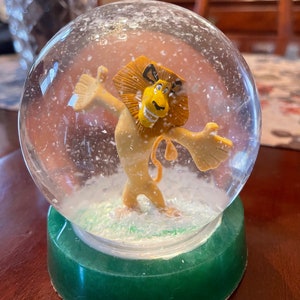 Madagascar Alex Melman Marty Gloria King Julien Animals Africa Snow Globe Birthday Children Holiday Gifts Ready to ship