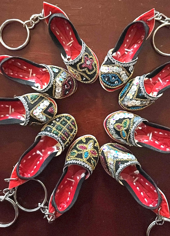 Multani Chappal Jutti Khussa Keychain Mini Desi Indian Pakistani Shoes Wedding Party Favors