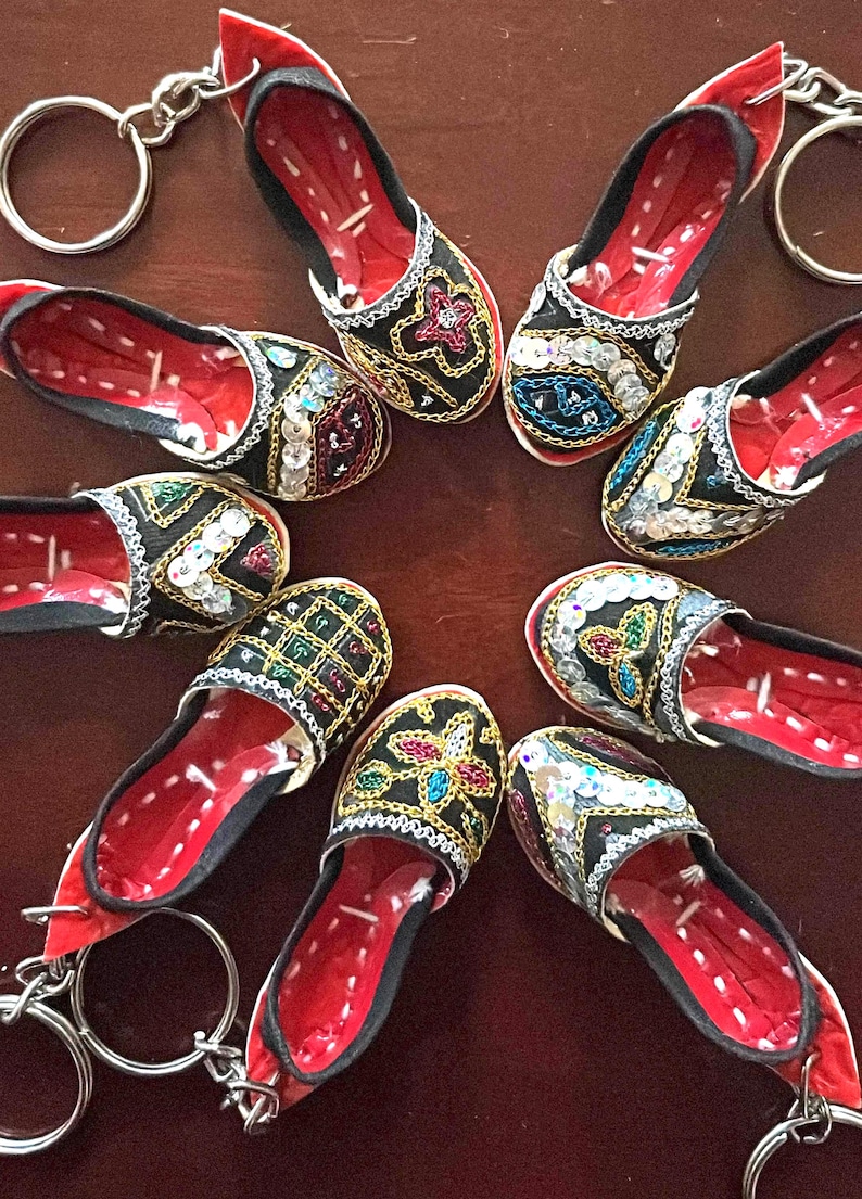 Multani Chappal Jutti Khussa Keychain Mini Desi Indian Pakistani Shoes Wedding Party Favors imagem 1