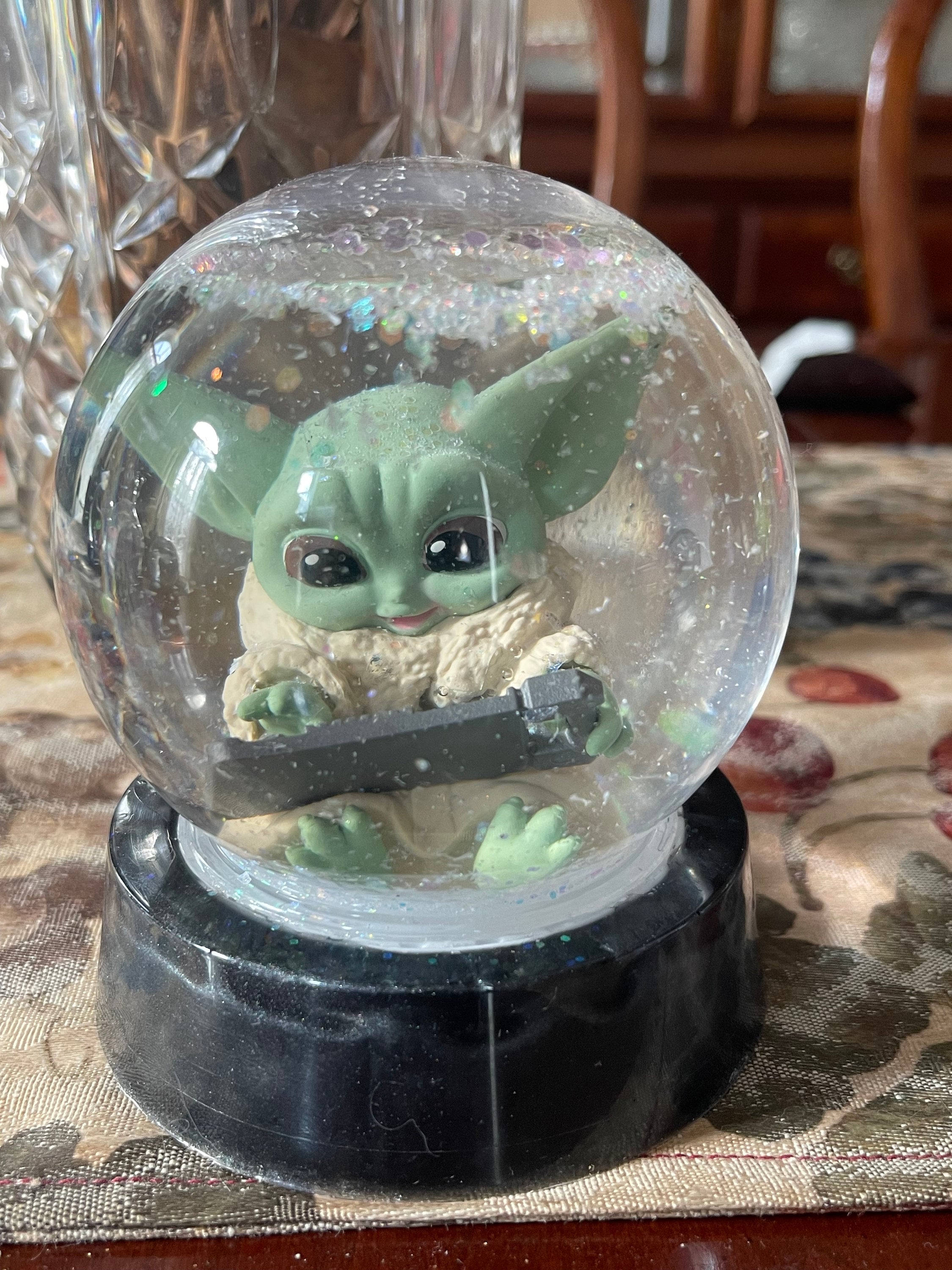 Snow Globe Baby Yoda Grogu the Child Star Wars the Mandalarion