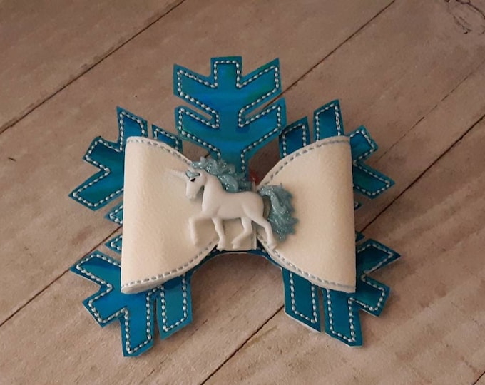 Unicorn Snowflake hair bows,, small hair bows, medium hair bows, large hair bows, Xlarge hair bows, vinyl,leather, moños para niñas