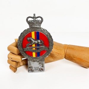 Insignia de coche de JR Gaunt - Queens Own Hussards - Cartel de coche antiguo poco común de los años 60 - Emblema coleccionable - Regimiento de caballería de las fuerzas militares del ejército británico