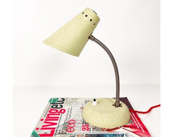 Midcentury-bureaulamp met zwanenhals: pastelmessingaccent, opnieuw bedraad