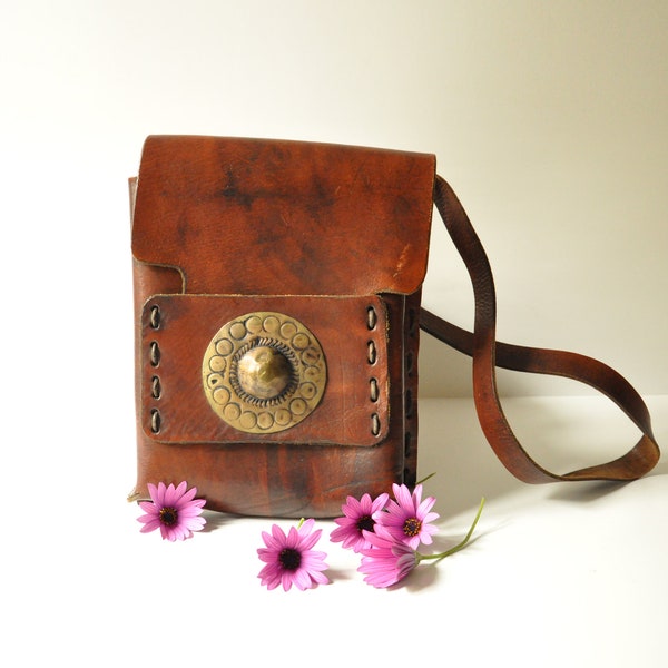 Sac en cuir brun vintage - Avec ornement en laiton - Unisex - Primitive - Indien - Messenger Bag - Belt Pouch - Purse - Folk Art