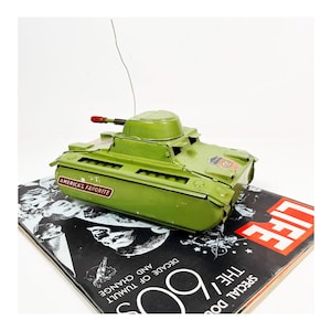 &quot;Vintage Arbeits Wind Up Blechspielzeug Militär Panzer &quot;Amerikas Lieblings&quot; Retro Spielzeug Atomic Ära.&quot;