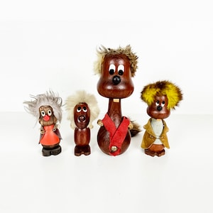 Figurines vintage en teck - Lot de 4 - Quatre figurines en bois danoises modernes du milieu du siècle - Figurine d'art folklorique en bois scandinave - Gonk