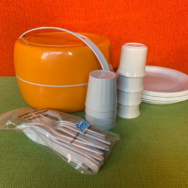 Pique-en plastique des années 1970 en orange pour 4 personnes de PicNic Olot Gerona - Mid Century Vintage