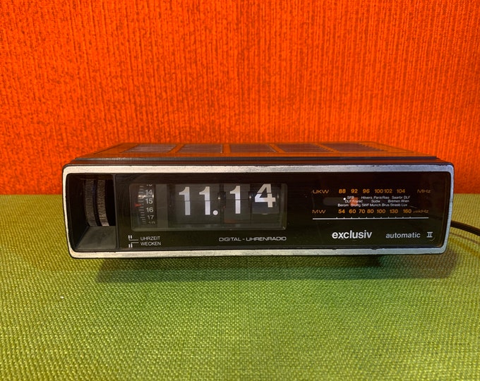 1970s Clock Radio / Flip Clock Exclusive Automatic 2 Vintage Mid